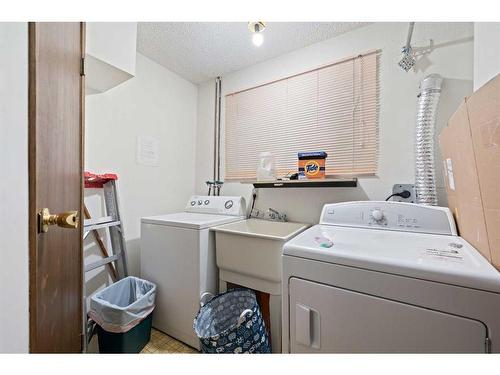 233 18 Avenue Ne, Calgary, AB - Indoor Photo Showing Laundry Room