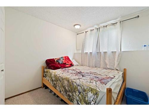 233 18 Avenue Ne, Calgary, AB - Indoor Photo Showing Bedroom