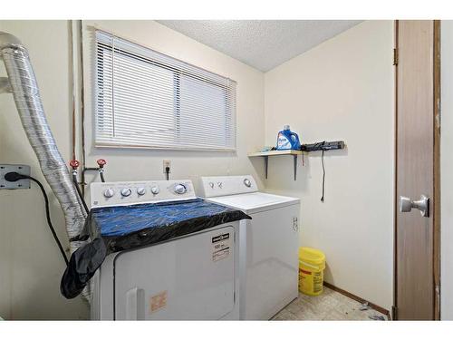 233 18 Avenue Ne, Calgary, AB - Indoor Photo Showing Laundry Room