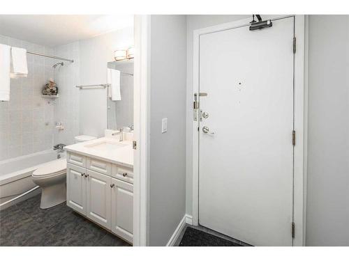 310-545 18 Avenue Sw, Calgary, AB - Indoor Photo Showing Bathroom