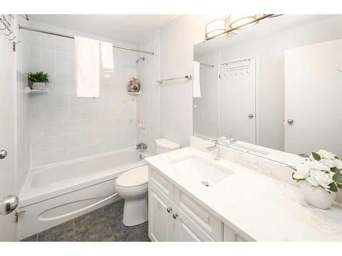 310-545 18 Avenue Sw, Calgary, AB - Indoor Photo Showing Bathroom