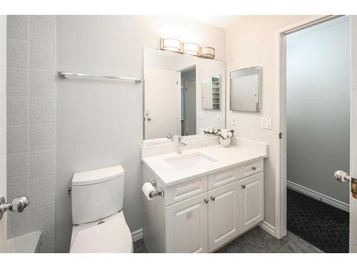 310-545 18 Avenue Sw, Calgary, AB - Indoor Photo Showing Bathroom