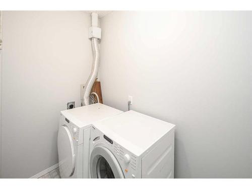 310-545 18 Avenue Sw, Calgary, AB - Indoor Photo Showing Laundry Room