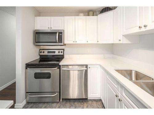 310-545 18 Avenue Sw, Calgary, AB - Indoor Photo Showing Kitchen