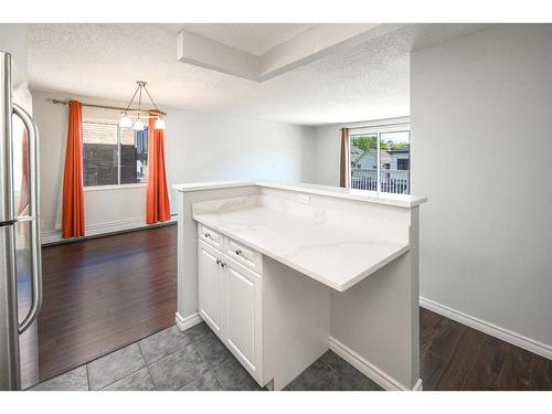 310-545 18 Avenue Sw, Calgary, AB - Indoor Photo Showing Kitchen