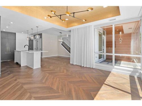 102-8505 Broadcast Avenue Sw, Calgary, AB - Indoor Photo Showing Kitchen