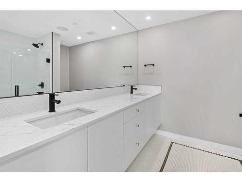 102-8505 Broadcast Avenue Sw, Calgary, AB - Indoor Photo Showing Bathroom