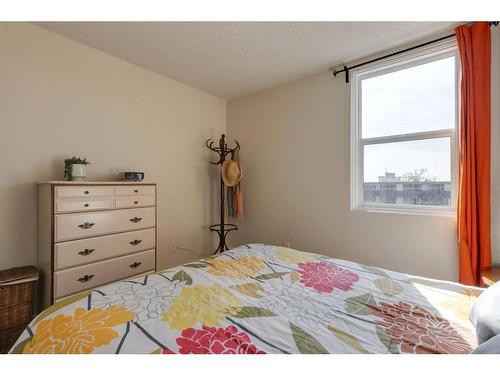 407-515 57 Avenue Sw, Calgary, AB - Indoor Photo Showing Bedroom