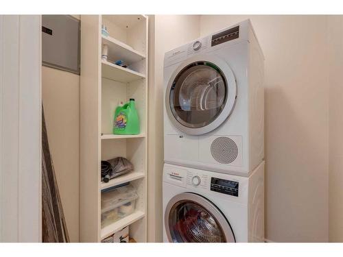 407-515 57 Avenue Sw, Calgary, AB - Indoor Photo Showing Laundry Room