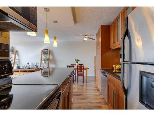 407-515 57 Avenue Sw, Calgary, AB - Indoor Photo Showing Kitchen