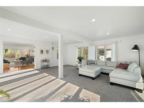 1201 Premier Way Sw, Calgary, AB - Indoor Photo Showing Living Room