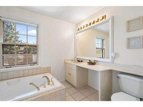 1201 Premier Way Sw, Calgary, AB - Indoor Photo Showing Bathroom