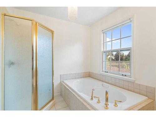 1201 Premier Way Sw, Calgary, AB - Indoor Photo Showing Bathroom