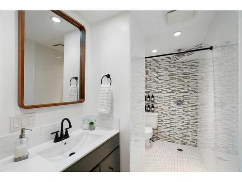 1201 Premier Way Sw, Calgary, AB - Indoor Photo Showing Bathroom