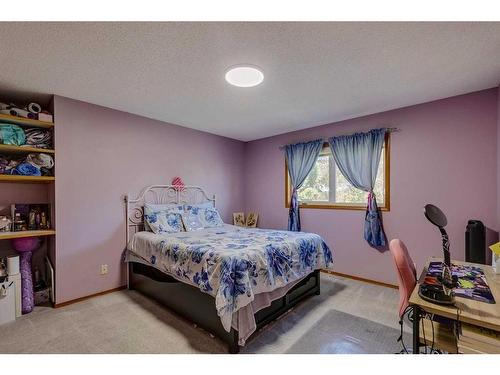 281 Westchester Green, Chestermere, AB - Indoor Photo Showing Bedroom