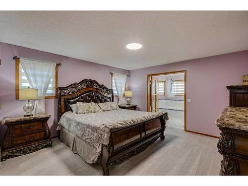 281 Westchester Green, Chestermere, AB - Indoor Photo Showing Bedroom