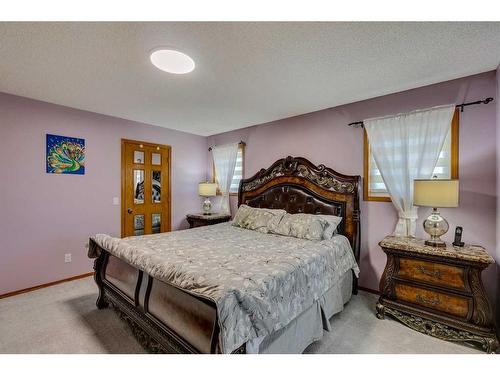 281 Westchester Green, Chestermere, AB - Indoor Photo Showing Bedroom