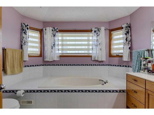 281 Westchester Green, Chestermere, AB - Indoor Photo Showing Bathroom