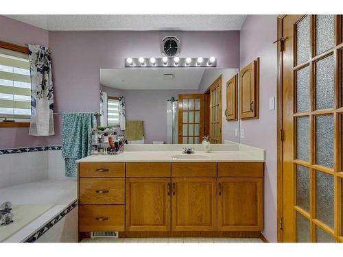 281 Westchester Green, Chestermere, AB - Indoor Photo Showing Bathroom