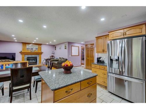 281 Westchester Green, Chestermere, AB - Indoor Photo Showing Kitchen