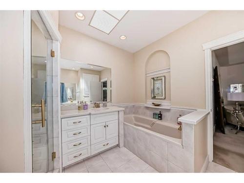 1122 Talon Avenue Sw, Calgary, AB - Indoor Photo Showing Bathroom