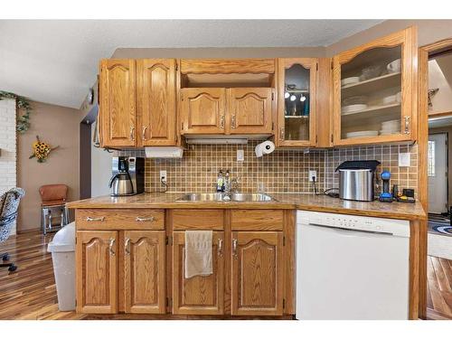 5511 Shannon Drive, Olds, AB - Indoor Photo Showing Kitchen With Double Sink