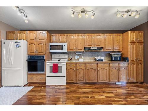 5511 Shannon Drive, Olds, AB - Indoor Photo Showing Kitchen