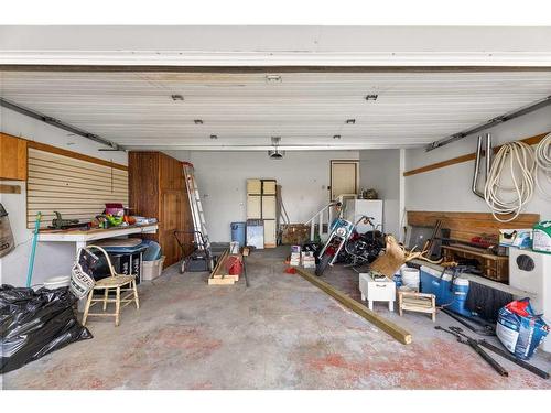 5511 Shannon Drive, Olds, AB - Indoor Photo Showing Garage