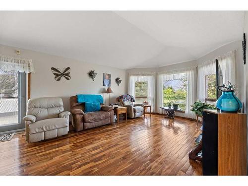 5511 Shannon Drive, Olds, AB - Indoor Photo Showing Living Room