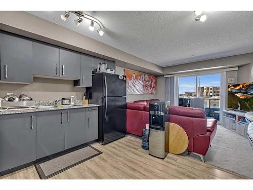 1310-4641 128 Avenue Ne, Calgary, AB - Indoor Photo Showing Kitchen