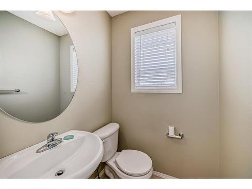 329 Eversyde Circle Sw, Calgary, AB - Indoor Photo Showing Bathroom