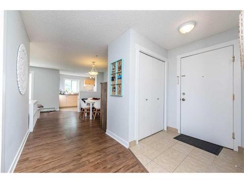 4202-1620 70 Street, Calgary, AB - Indoor Photo Showing Other Room