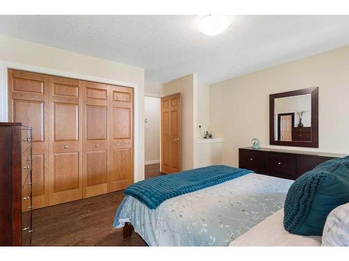 147-5417 Highway 579, Rural Mountain View County, AB - Indoor Photo Showing Bedroom