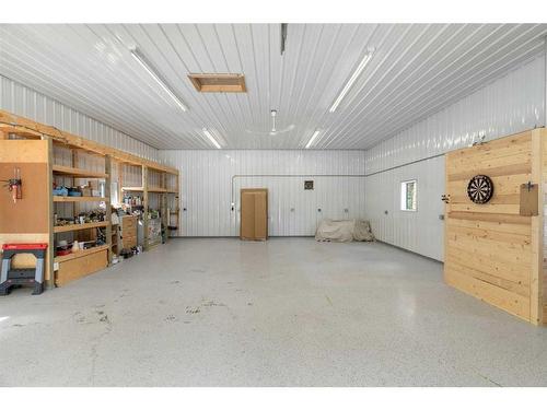 147-5417 Highway 579, Rural Mountain View County, AB - Indoor Photo Showing Garage