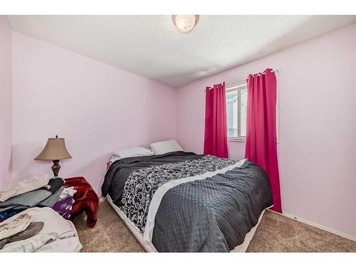 231 Prestwick Landing Se, Calgary, AB - Indoor Photo Showing Bedroom