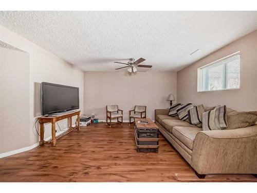 231 Prestwick Landing Se, Calgary, AB - Indoor Photo Showing Living Room