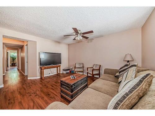 231 Prestwick Landing Se, Calgary, AB - Indoor Photo Showing Living Room