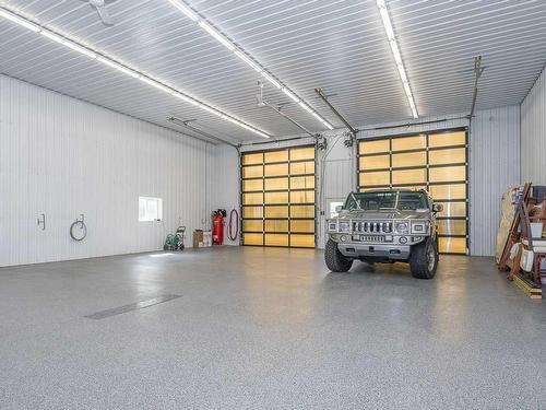 1628 25 Avenue, Didsbury, AB - Indoor Photo Showing Garage