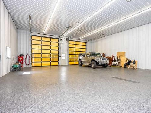 1628 25 Avenue, Didsbury, AB - Indoor Photo Showing Garage