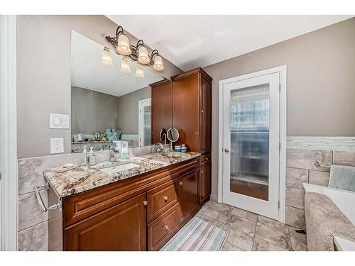 8016 7 Street Sw, Calgary, AB - Indoor Photo Showing Bedroom