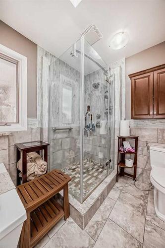8016 7 Street Sw, Calgary, AB - Indoor Photo Showing Bathroom