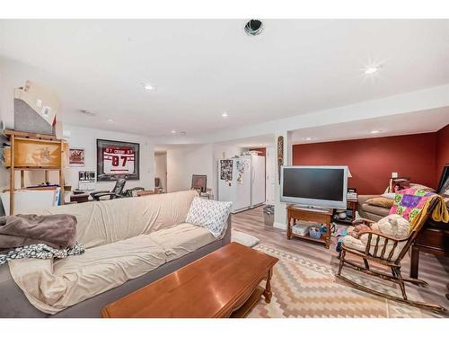 8016 7 Street Sw, Calgary, AB - Indoor Photo Showing Bedroom