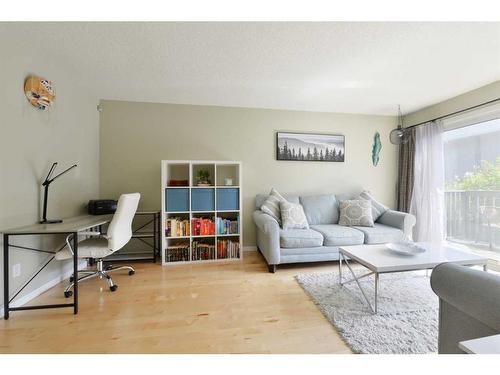 162-6915 Ranchview Drive Nw, Calgary, AB - Indoor Photo Showing Living Room