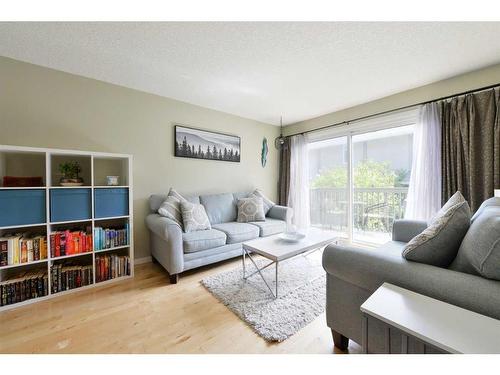 162-6915 Ranchview Drive Nw, Calgary, AB - Indoor Photo Showing Living Room
