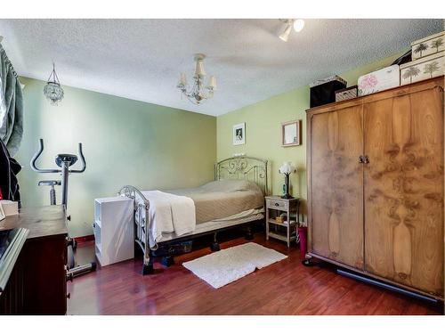 53-3200 60 Street Ne, Calgary, AB - Indoor Photo Showing Bedroom