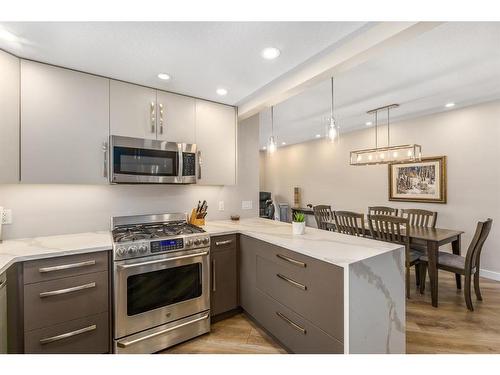 1014 & 1014A 19 Avenue Nw, Calgary, AB - Indoor Photo Showing Kitchen With Upgraded Kitchen