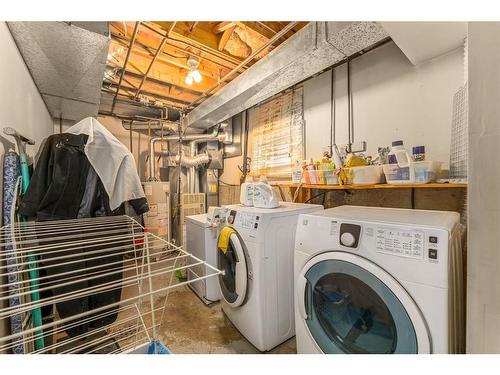 1014 & 1014A 19 Avenue Nw, Calgary, AB - Indoor Photo Showing Laundry Room