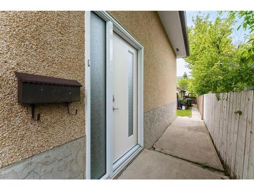 1014 & 1014A 19 Avenue Nw, Calgary, AB - Outdoor With Exterior