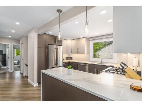 1014 & 1014A 19 Avenue Nw, Calgary, AB - Indoor Photo Showing Kitchen With Upgraded Kitchen