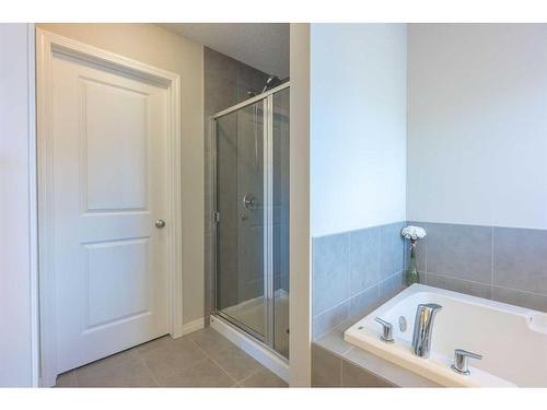 580 Evanston Link Nw, Calgary, AB - Indoor Photo Showing Bathroom